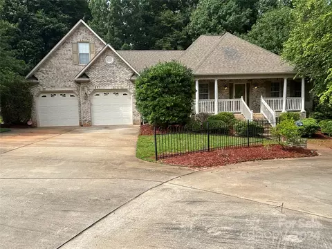 206 Oakview Dr, Salisbury, NC 28146