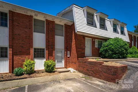 303 Southway Garden Rd, Arden, NC 28704
