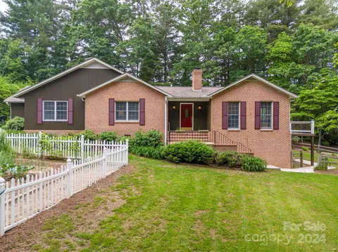 122 Finley St, Hendersonville, NC 28739