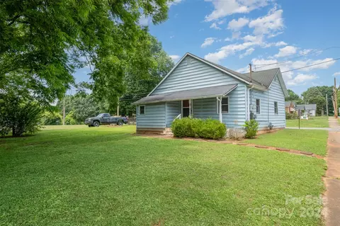 Exterior - 617 E B St, Newton, NC 28658 photo 6 of 6