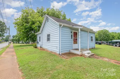 617 E B St, Newton, NC 28658