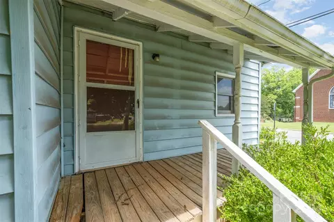 Exterior - 617 E B St, Newton, NC 28658 photo 3 of 6