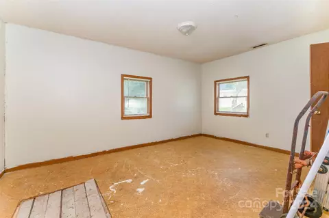 Bedroom - 617 E B St, Newton, NC 28658 photo 3 of 4