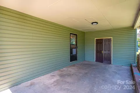 1870 August St, Conover, NC 28613 photo 4
