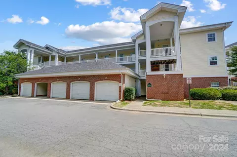 8911 Meadow Vista Rd, Charlotte, NC 28213
