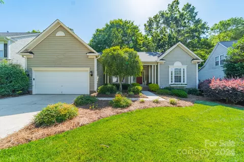 9806 Mitchell Glen Dr, Charlotte, NC 28277