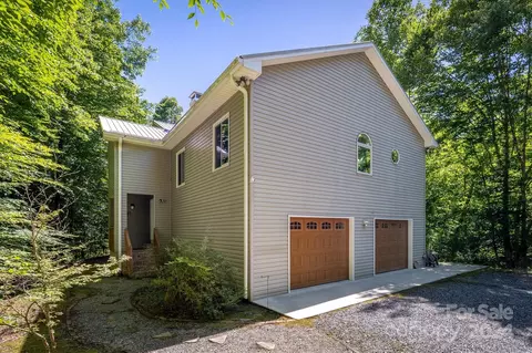 3110 Winter Hawk Ln, Lenoir, NC 28645