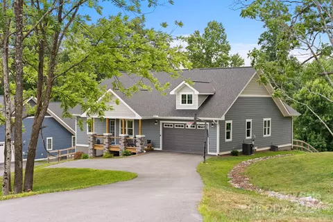54 Jonathan Ln, Hendersonville, NC 28792
