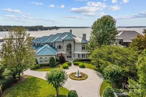 19117 Peninsula Point Dr, Cornelius, NC 28031