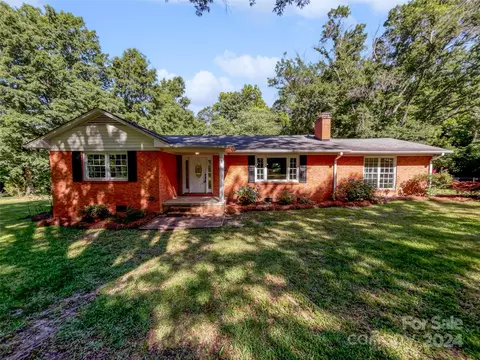 3705 Fairlane Dr, Gastonia, NC 28056
