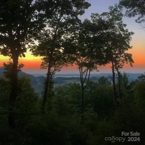 678 Hawk Mountain Rd, Lake Toxaway, NC 28747