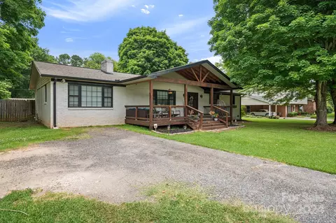 1410 Crestfield Dr, Lancaster, SC 29720 photo 2