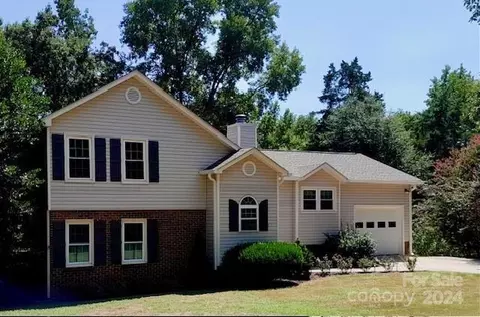 1597 Willowbrook Dr, Fort Mill, SC 29708