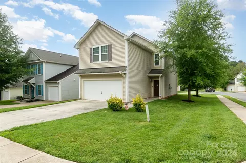 9102 Sharpes Cir, Charlotte, NC 28214