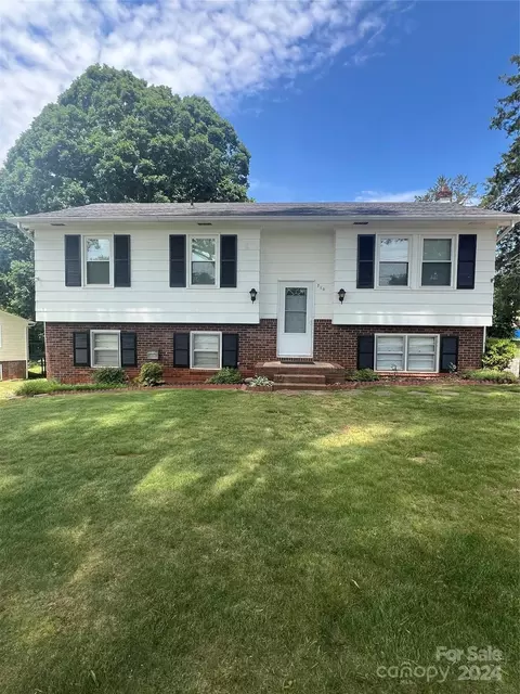710 E 10th St, Newton, NC 28658