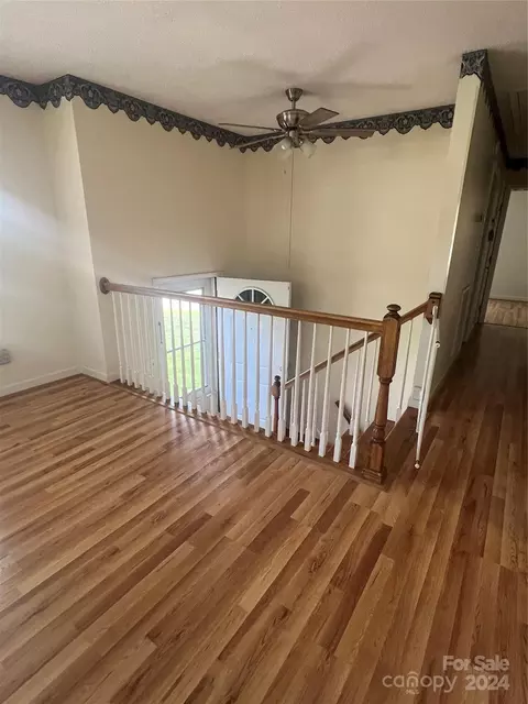 710 E 10th St, Newton, NC 28658 photo 4