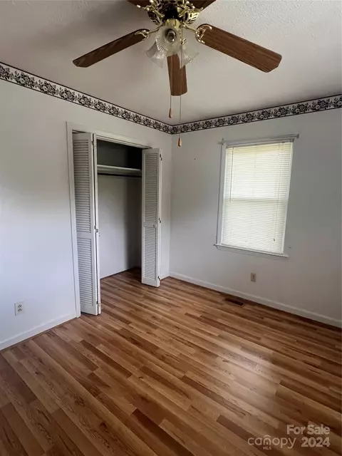 710 E 10th St, Newton, NC 28658 photo 12