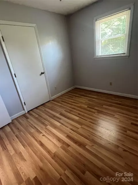 710 E 10th St, Newton, NC 28658 photo 9