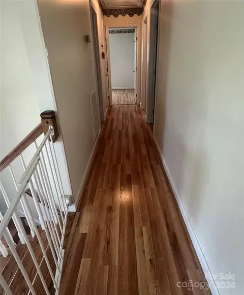710 E 10th St, Newton, NC 28658 photo 6