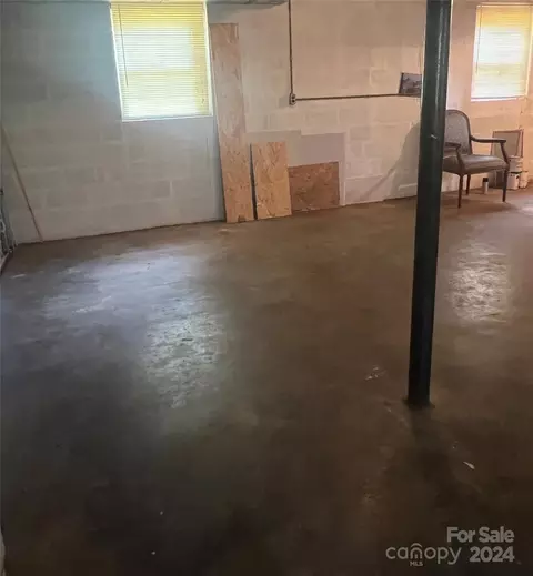 710 E 10th St, Newton, NC 28658 photo 13