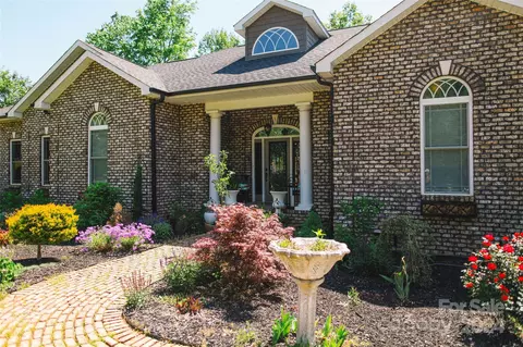 4642 King Crowder Dr, Gastonia, NC 28052