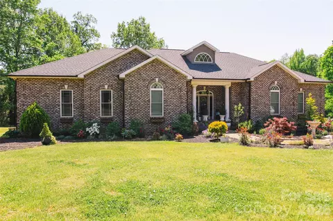 4642 King Crowder Dr, Gastonia, NC 28052