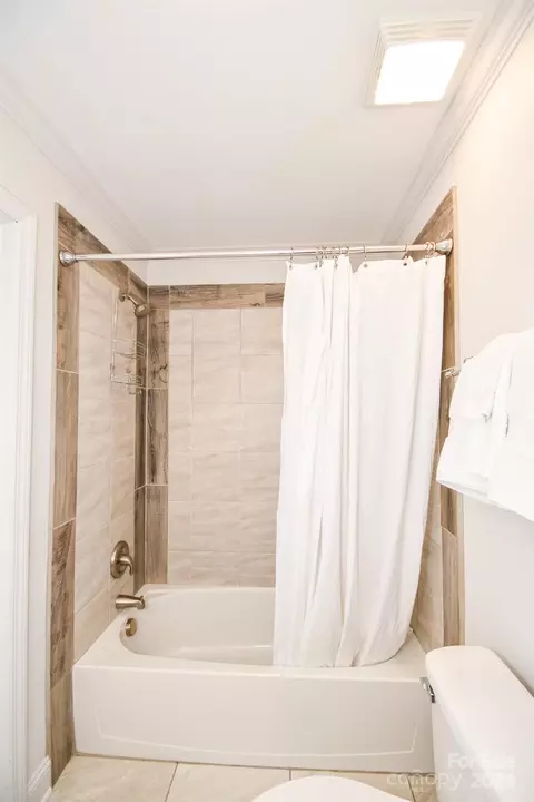 Bath - 425 Baucom Deese Rd, Monroe, NC 28110 photo 1 of 3