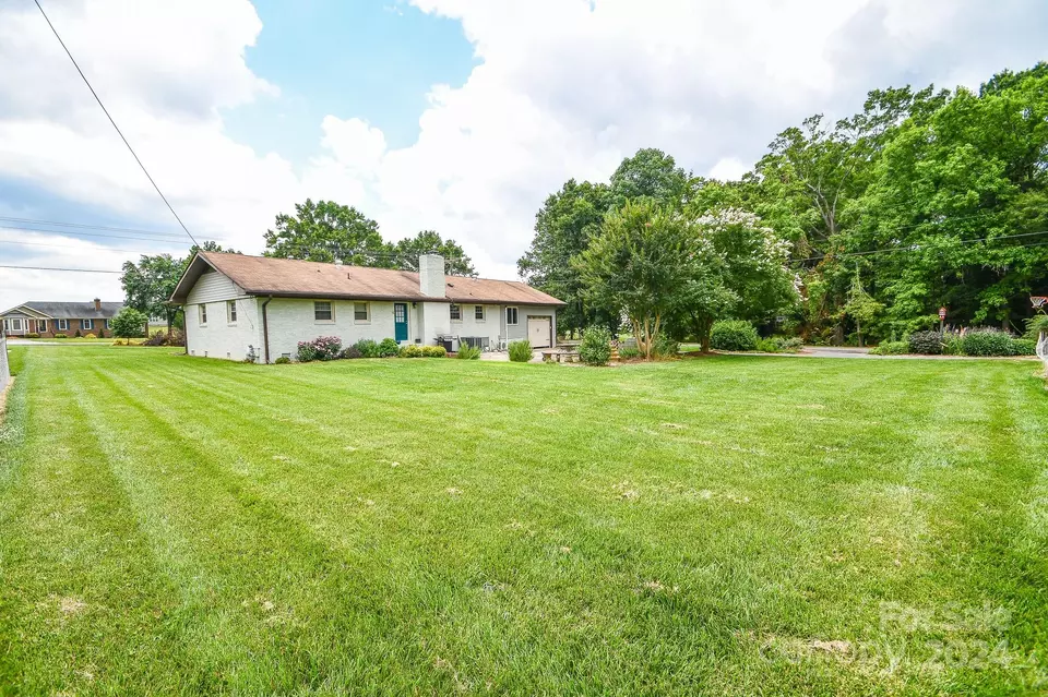 Exterior - 425 Baucom Deese Rd, Monroe, NC 28110 photo 2 of 4