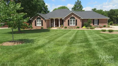 2836 Palmer Ne Dr NE, Conover, NC 28613