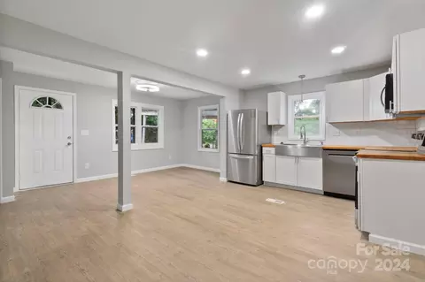 Living - 706 Smith St, Kannapolis, NC 28083 photo 2 of 2