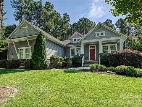 121 Heron Cove Dr, Mount Holly, NC 28120