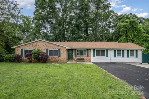 609 Spring St, Mount Holly, NC 28120
