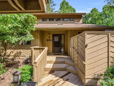 103 Chinquapin Oak Ln, Hendersonville, NC 28791
