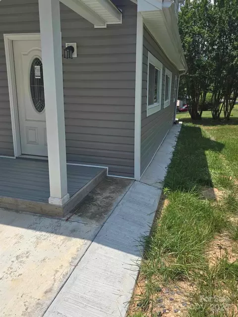 Exterior - 4080 Piney Rd, Morganton, NC 28655 photo 4 of 8