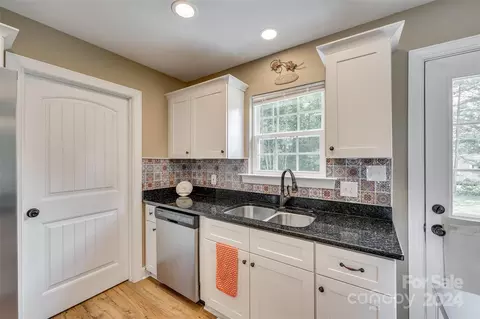 Kitchen - 1489 Foxbrook Cir, Lancaster, SC 29720 photo 2 of 4