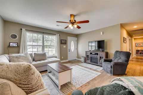 Living - 1489 Foxbrook Cir, Lancaster, SC 29720 photo 3 of 3