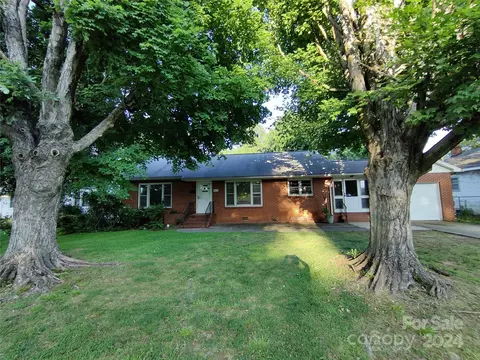 1420 Parkview Cir, Salisbury, NC 28144