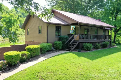 491 Racking Cove Rd, Sylva, NC 28779