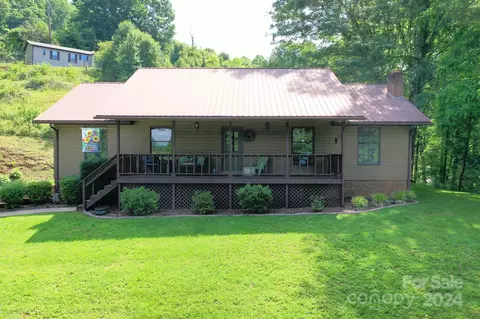 Exterior - 491 Racking Cove Rd, Sylva, NC 28779 photo 2 of 6