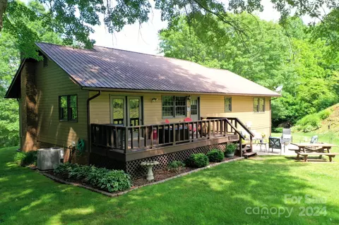 Exterior - 491 Racking Cove Rd, Sylva, NC 28779 photo 5 of 6