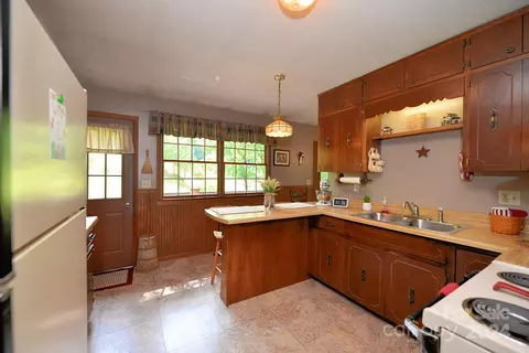 Kitchen - 491 Racking Cove Rd, Sylva, NC 28779 photo 3 of 3