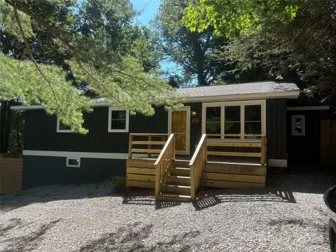 225 Browning Ave, Hendersonville, NC 28791