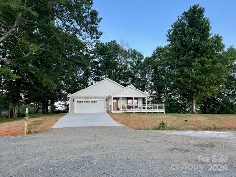 85 Sky Top View Dr, Marshall, NC 28753