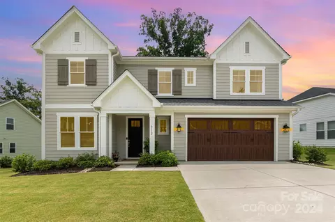 6112 Sandy Point Ln, Belmont, NC 28012