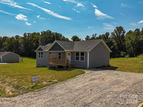 188 Tuttle Rd, Hendersonville, NC 28792