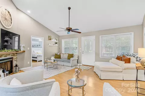 8304 Cedar Bark St, Hickory, NC 28602 photo 5