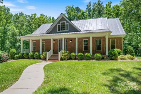 1297 Quiet Creek Dr, Lancaster, SC 29720