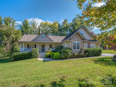 413 Wayside Ln, Hendersonville, NC 28792