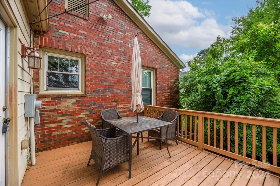 Exterior - 2346 Morton St, Charlotte, NC 28208 photo 2 of 7