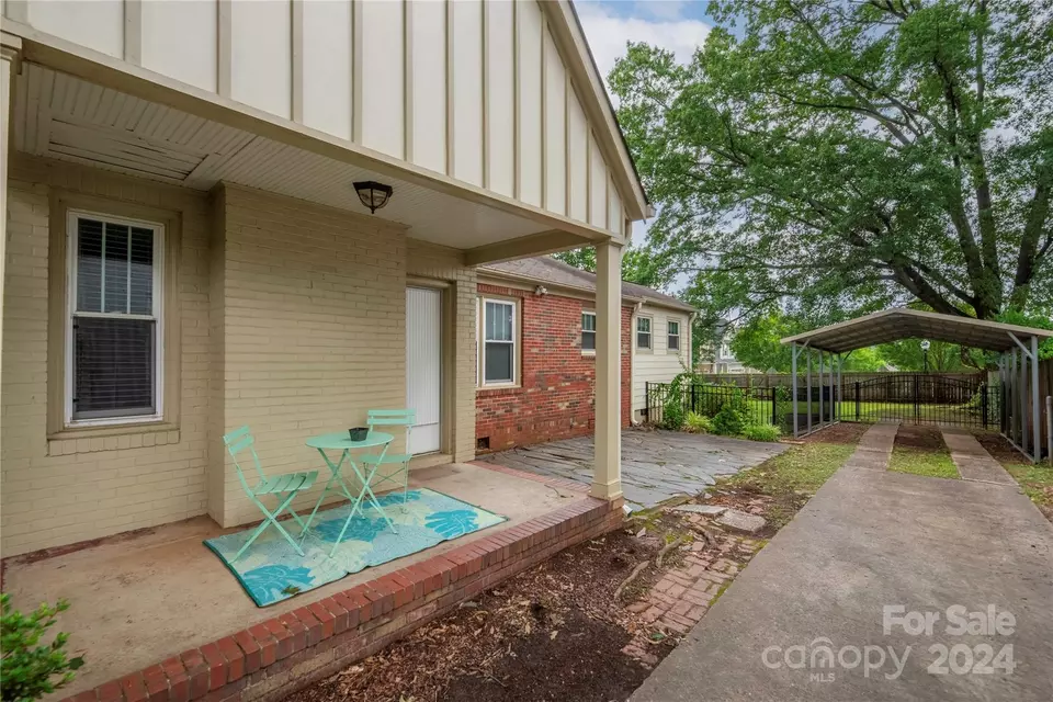 Exterior - 2346 Morton St, Charlotte, NC 28208 photo 7 of 7